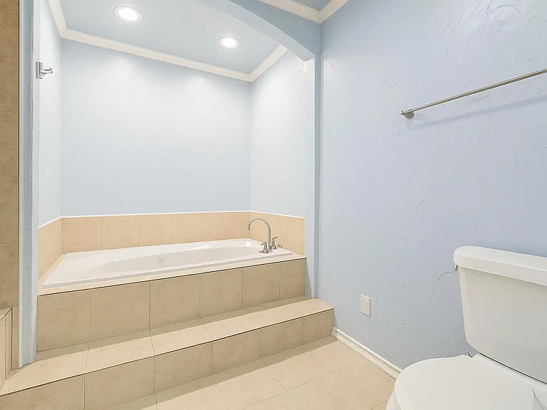 (Bathroom A) Downstairs - full bath
