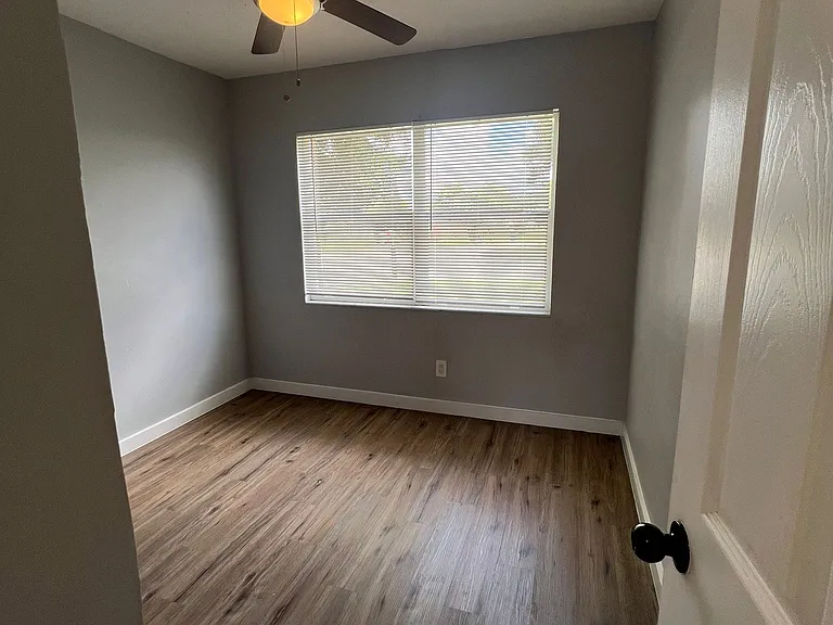 1221 Cypress Ln — Photo 12