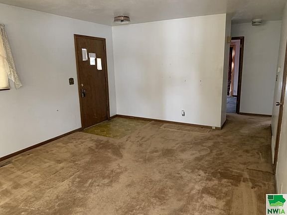2nd image of 1009 B St