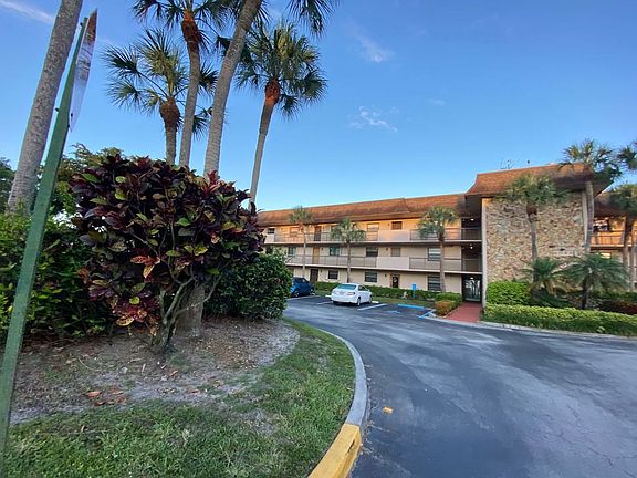 3rd image of 6085 N Sabal Palm Blvd