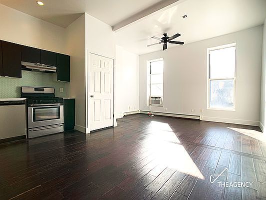 3rd image of 1090 Pacific St #2