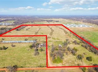 25000 Hunters Rd, Gravette, AR 72736