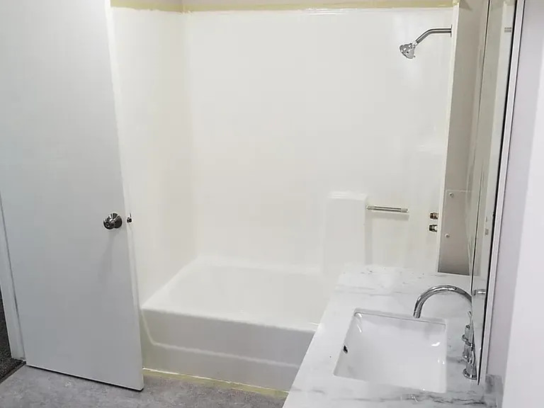 240 N Bridge St — Photo 15