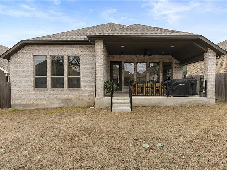 557 Jefferson Dr — Photo 37