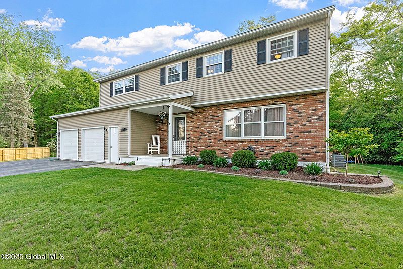 2nd image of 1040 Gates Drive