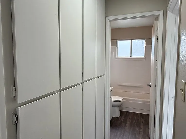 Sharis Apartments — Photo 14
