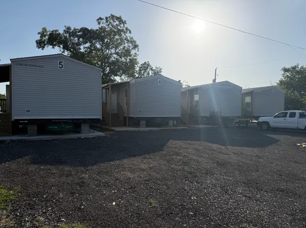 843 Baker Ave, Bacliff, TX