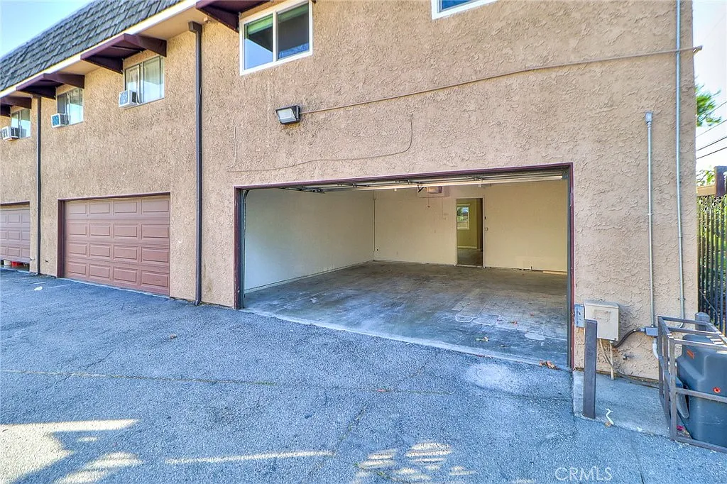 2 bed, 37740 sqft, $2,900 — Photo 1