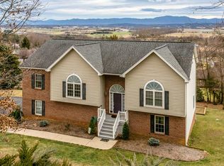 141 Valley View Dr, Mount Sidney, VA 24467