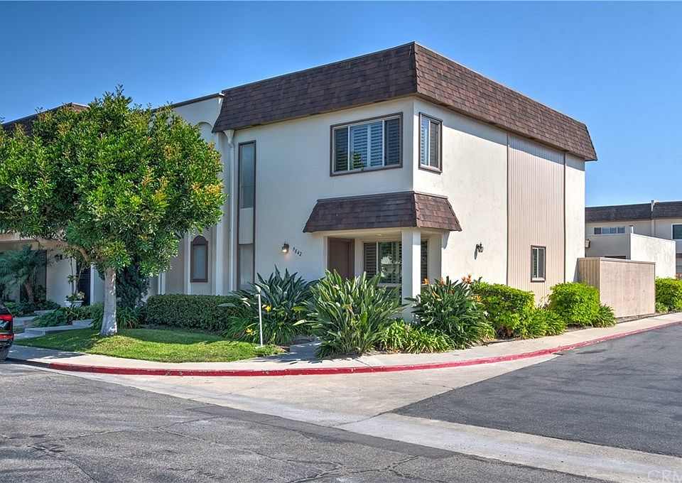 2nd image of 9842 Villa Pacific Dr