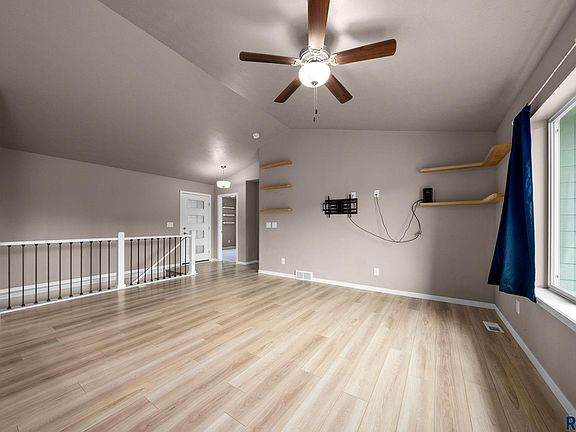 3rd image of 1504 S Gill Ave