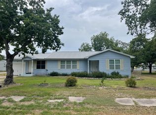 330 Live Oak St, Blessing, TX 77419