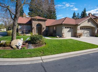 10319 N Sinclair Cir, Fresno, CA