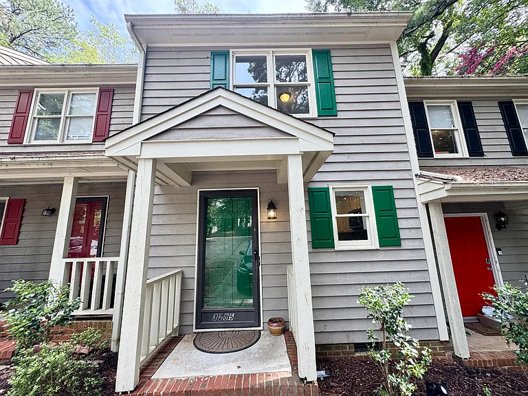 3205 Warwick Dr — Photo 1