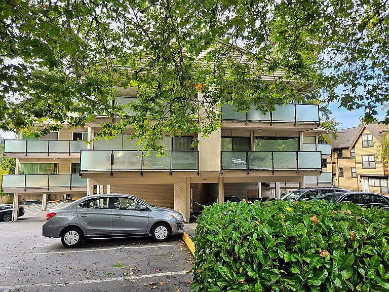 321 Bellevue Way SE — Photo 19