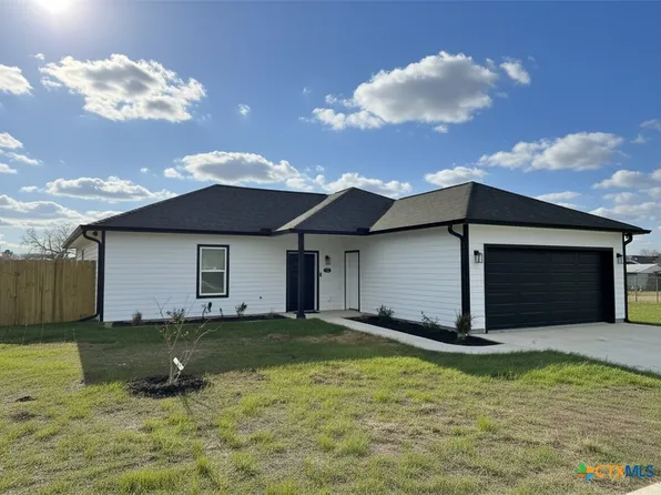 205 Haller St, Yoakum, TX 77995