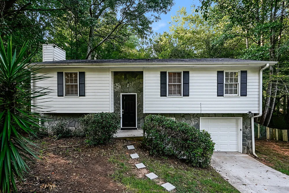 3 bed, 2.5 bath, 1976 sqft, $1,975 — Photo 1