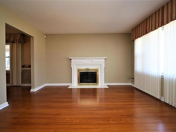 5th image of 3404 Leith Ln
