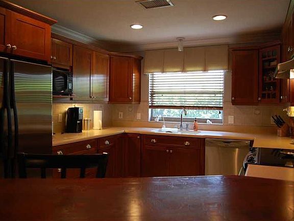 5th image of 735 Monmouth Way