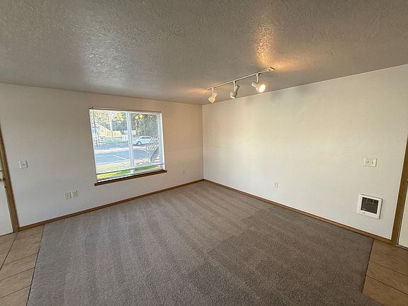 5th image of 142 College St N