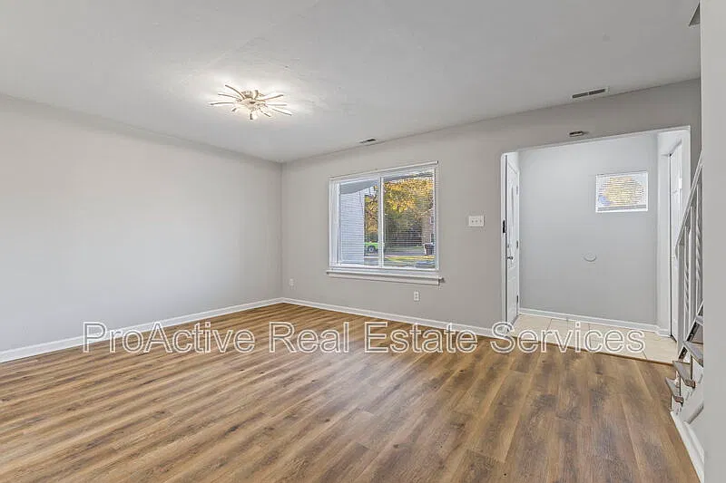 4 bed, 2.0 bath, 1396 sqft, $2,595 — Photo 3