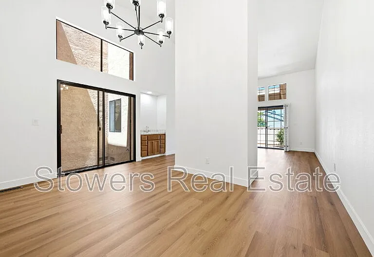2033 Raphael Ct — Photo 21