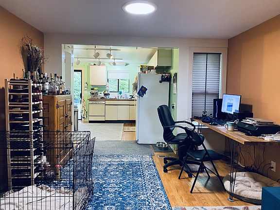 3rd image of 4023 1st Ave NE Unit A
