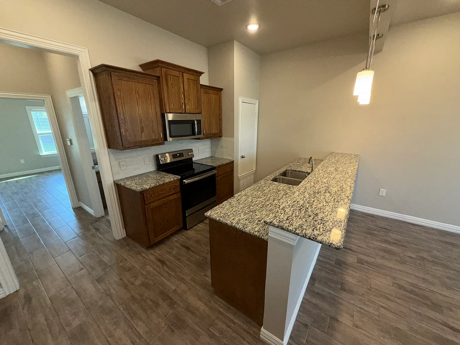 1 bed, 770 sqft, $1,050 — Photo 2