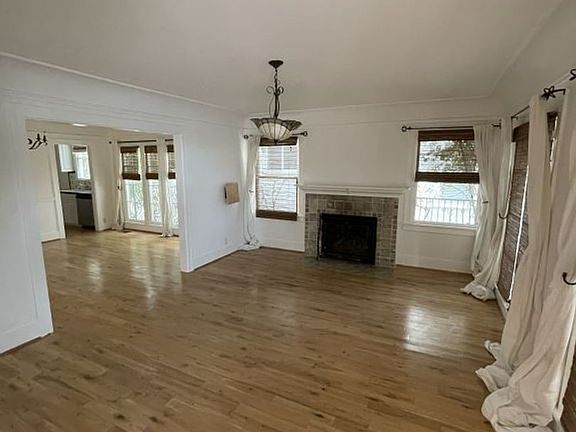 2nd image of 1941 N Vermont Ave #3