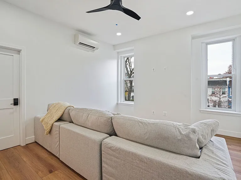 235 F St NE — Photo 18