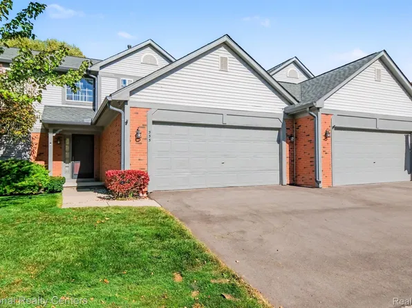 555 Winwood Ct, Walled Lake, MI 48390