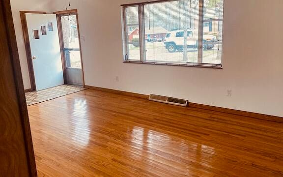 5th image of 248 Mercer St