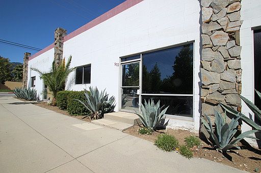 1st image of 902 S Primrose Ave