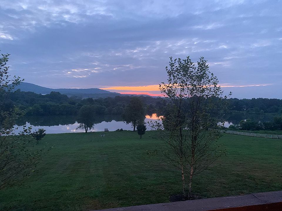 Sun room and bedroom views 