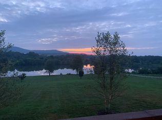 9424 Crest Hill Rd, Marshall, VA 20115