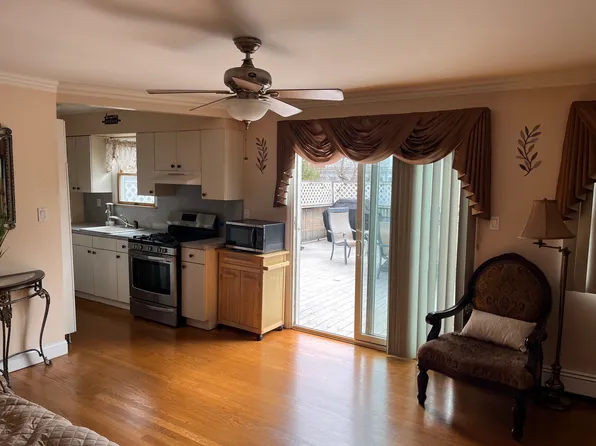 211-22 34th Ave #2, Bayside, NY 11361