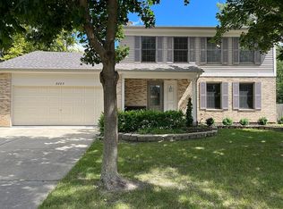 8885 Dryden St, Woodridge, IL 60517