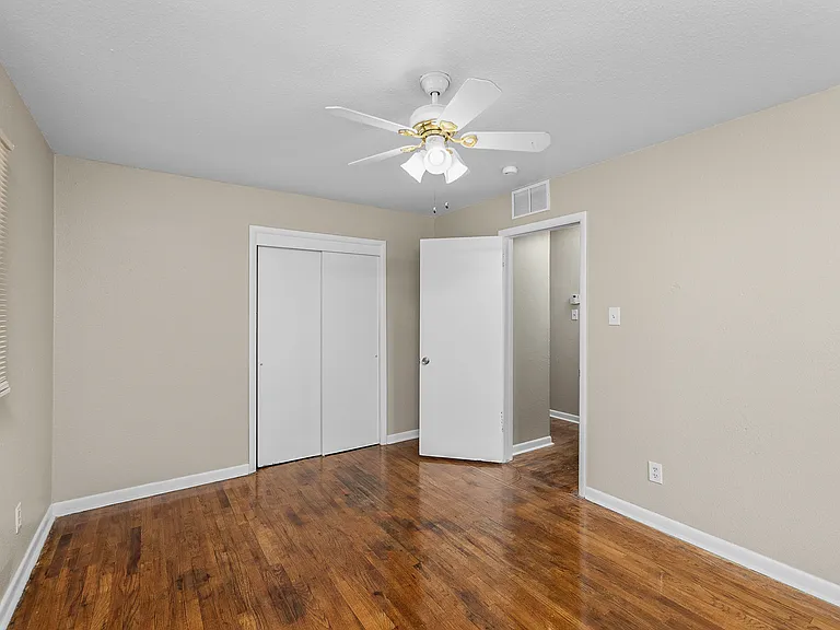 205 NW 40th St — Photo 22