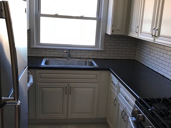 2nd image of 5323 N Rockwell St #2N