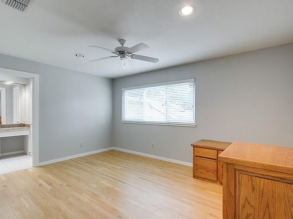 2nd image of 209 Canyon Valley Dr