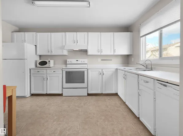 16483 A 115th St NW, Edmonton, AB T5X 5E8
