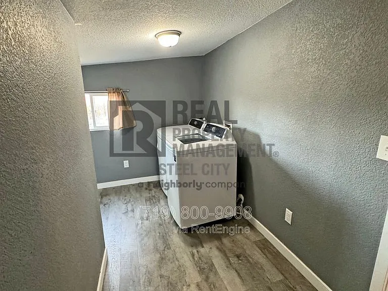 1012 W 11th St — Photo 14