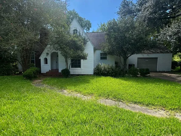 5448 32nd St, Groves, TX 77619