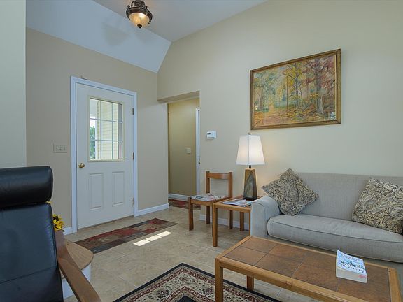 4th image of 2291 Bronson Road