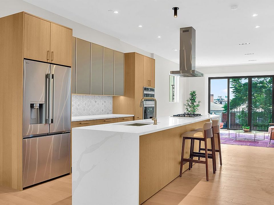 1st image of 122 3rd Pl APT 2