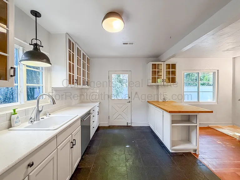 7352 Saroni Dr — Photo 5