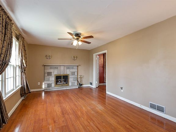 3rd image of 3009 E Parkway North St N