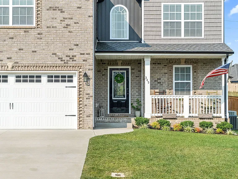 345 Rye Dr — Photo 2
