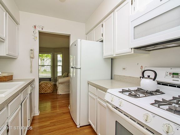 3rd image of 1462 N Tanglewood Ave #3