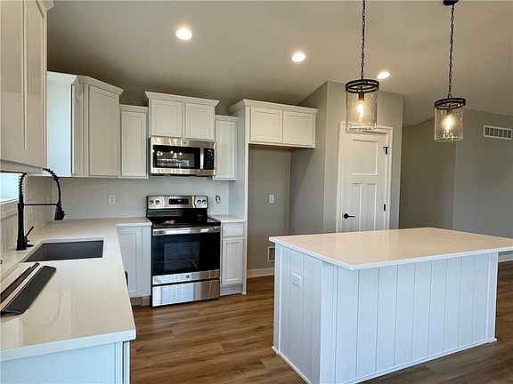 2nd image of 539 Creekview Ave